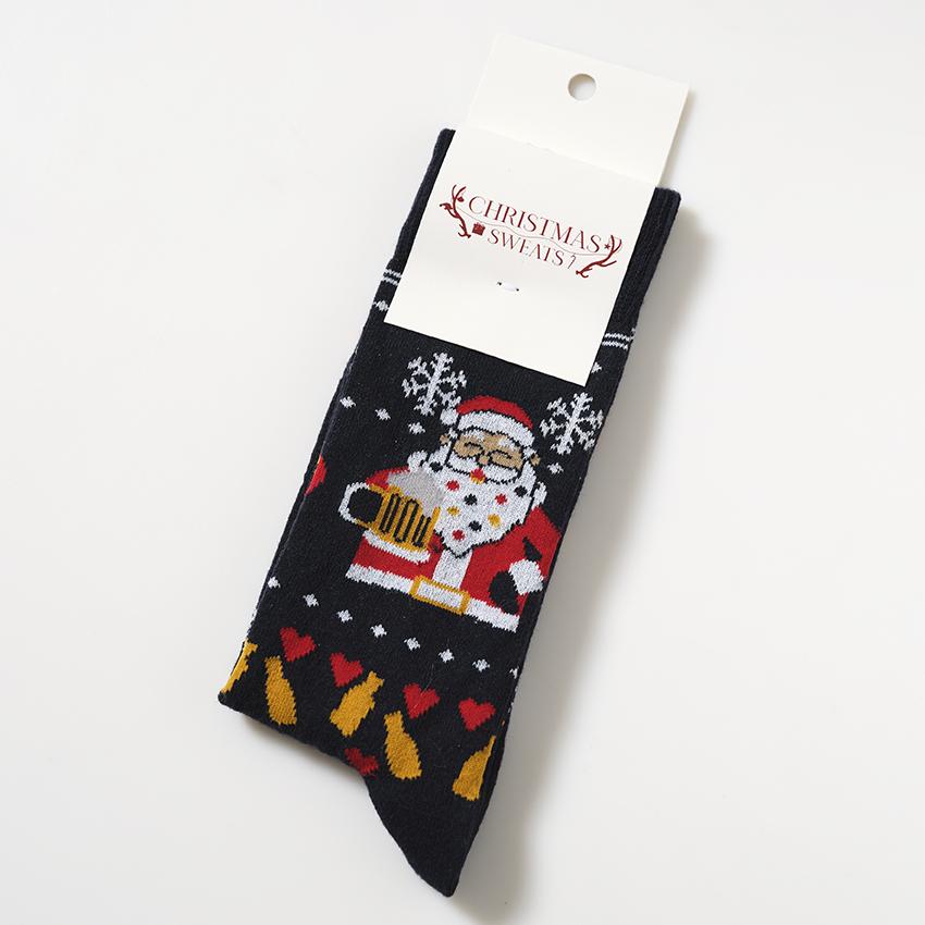 Un paio di calzini natalizi neri.